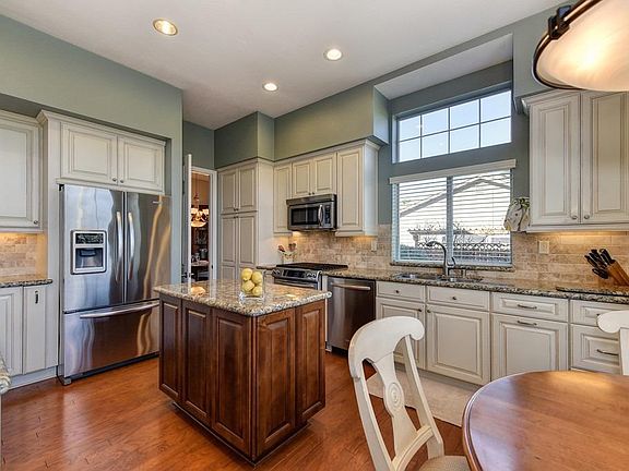 5th image of 116 Arrowsmith Dr