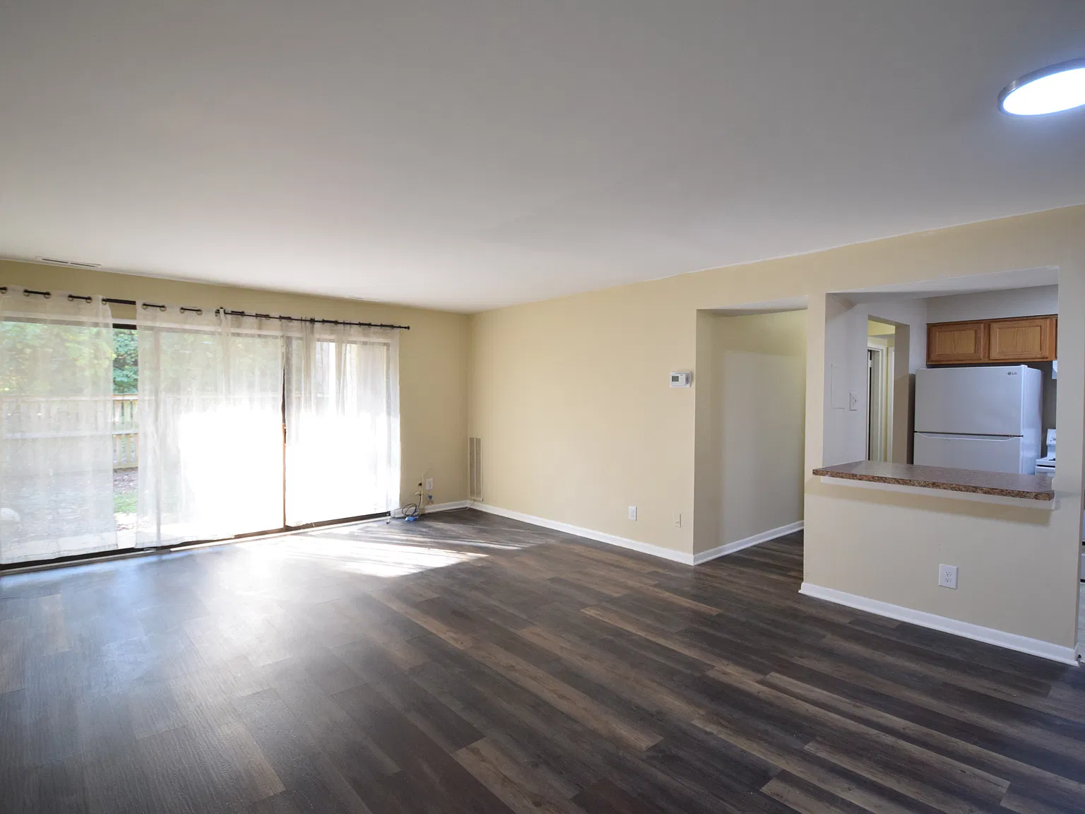 2 bed, 1082 sqft, $2,200 — Photo 2