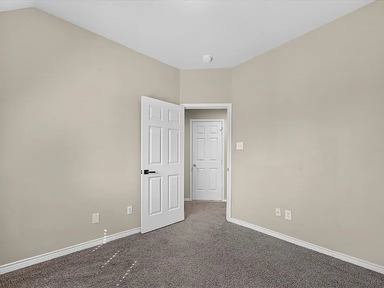 400 Breakers Point Ct — Photo 17