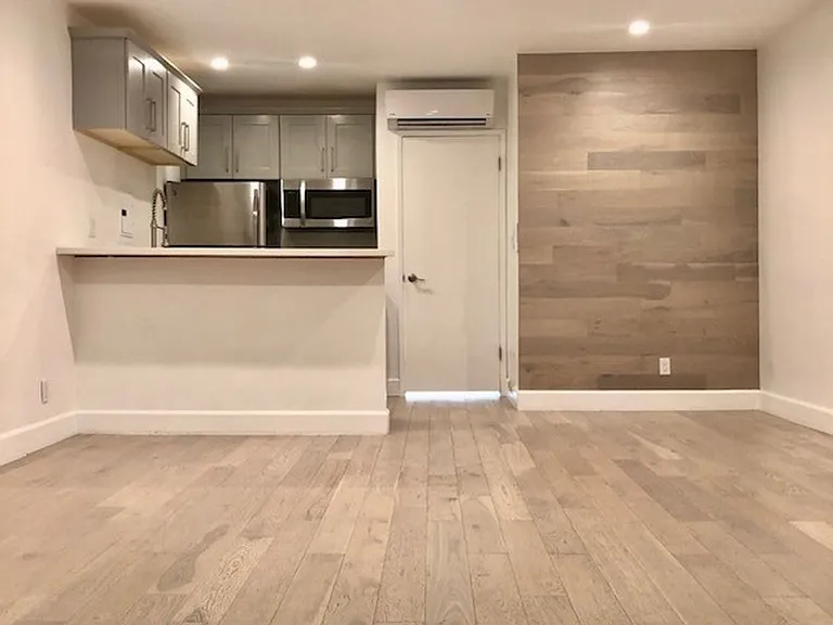 120 S Canon Dr — Photo 2