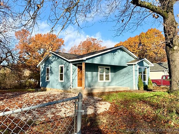 3rd image of 1042 N Valley Dr
