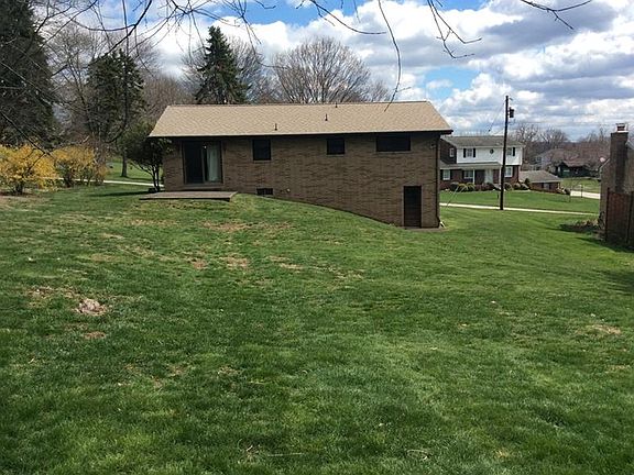 3rd image of 141 Woodland Dr