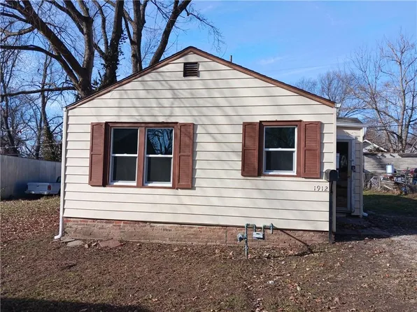 1912 S Willow Ave, Independence, MO 64052