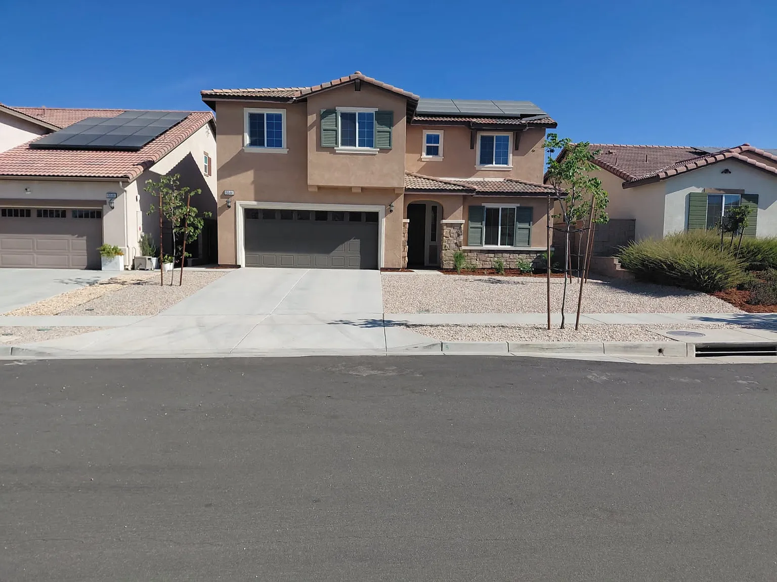 5 bed, 2537 sqft, $8,150 — Photo 1