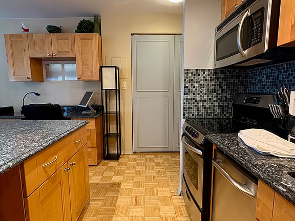 5th image of 150 W 51st St APT 2004