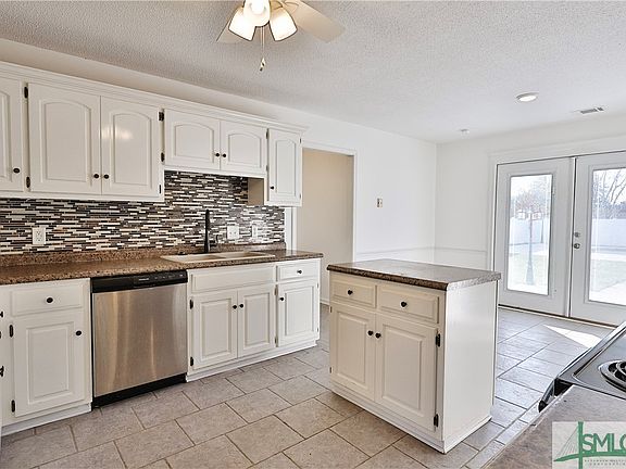 3rd image of 1020 Bradford Way