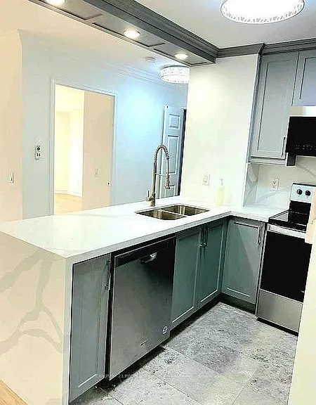 35 Kingsbridge Garden Cir #1008 — Photo 11