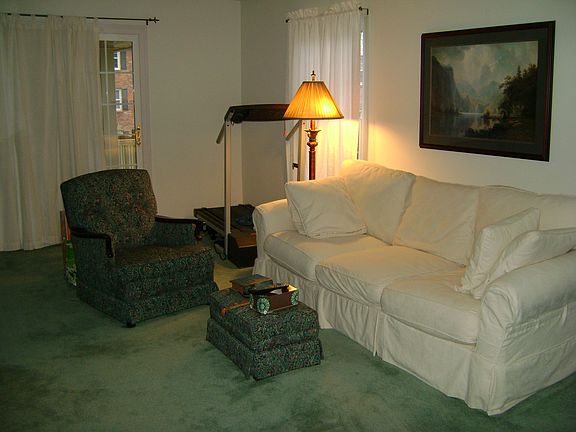 4th image of 25 Berkshire Ct APT 2B