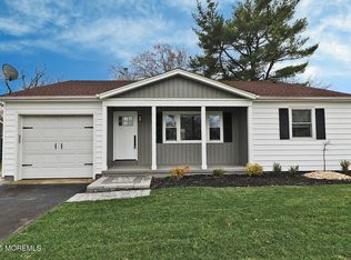 9 Eton Rd, Toms River, NJ 08757