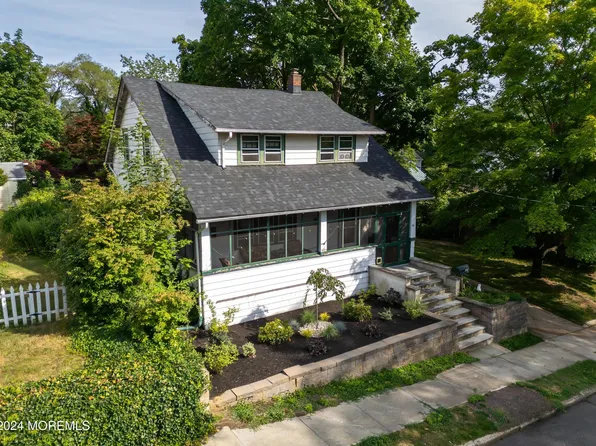 10 Navesink Avenue, Atlantic Highlands, NJ 07716