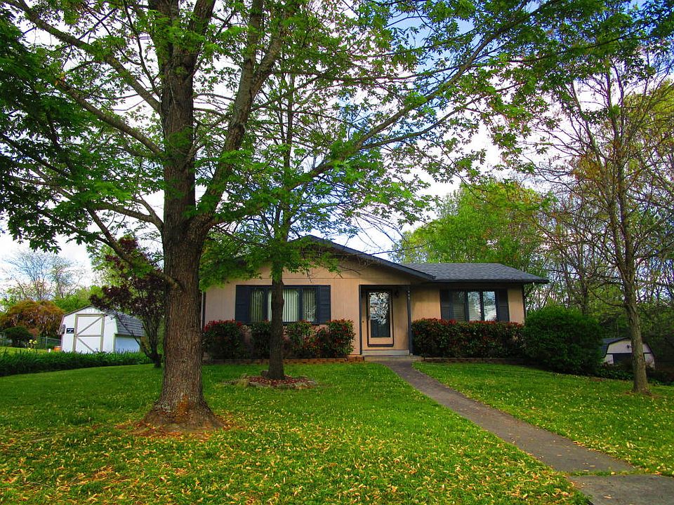 1st image of 495 Hunt Club Cir