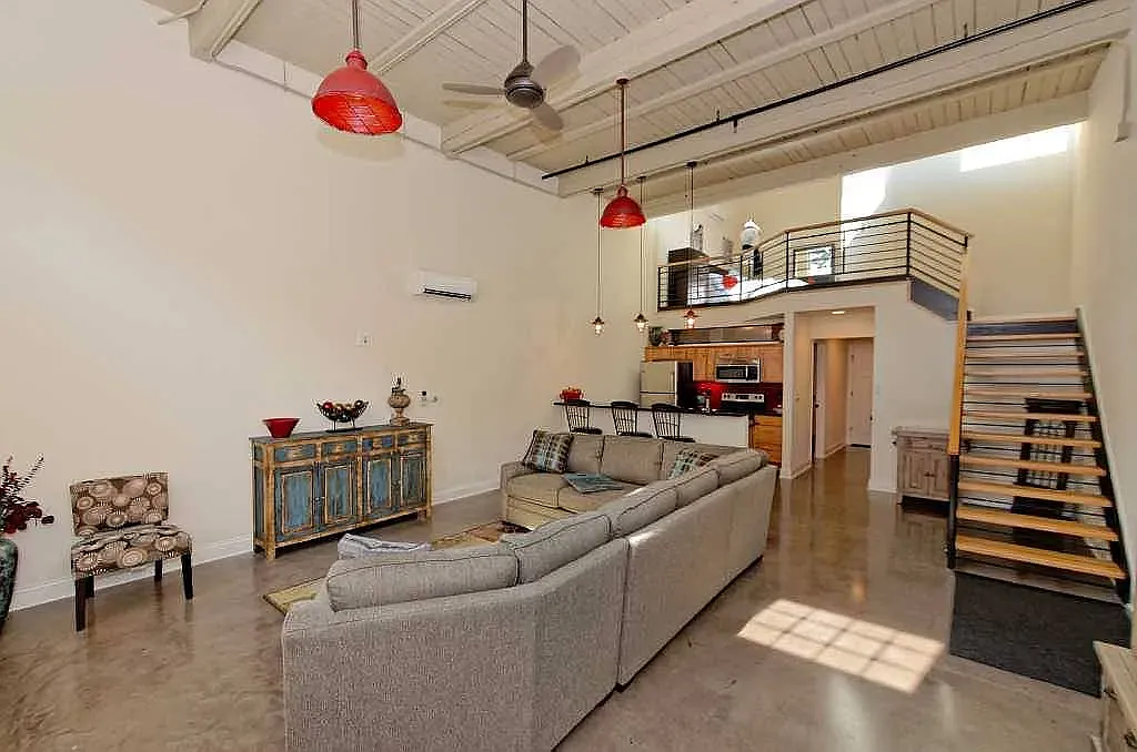 2 bed, 1300 sqft, $1,815 — Photo 1
