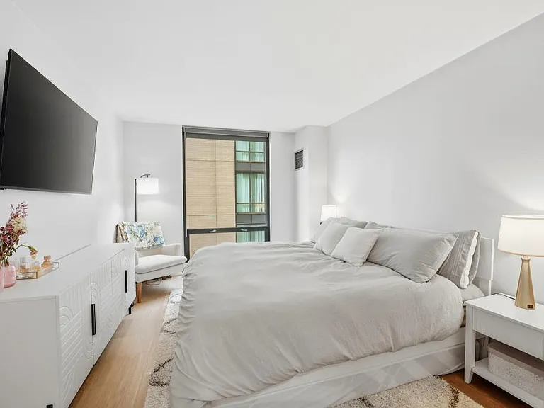 1625 Larimer St #1001 — Photo 28