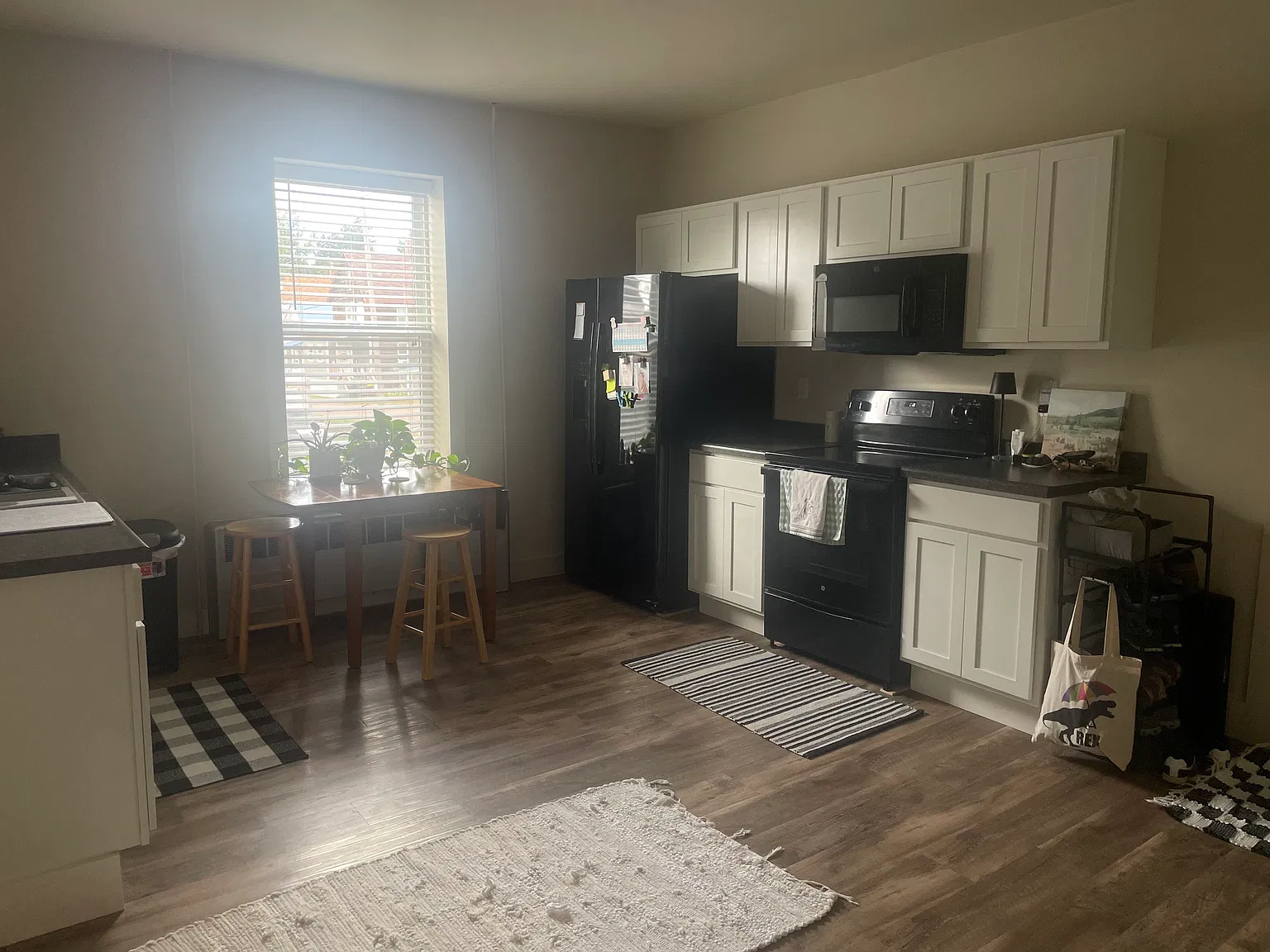 2 bed, $1,000 — Photo 1