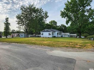 3 Westwood Dr, Mount Vernon, IL 62864