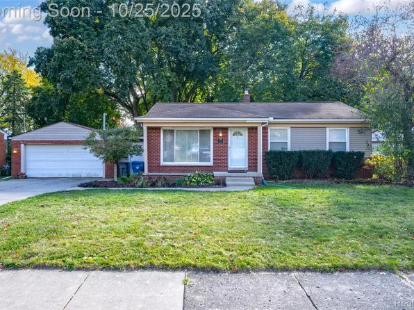 4073 Silver Birch Dr, Waterford, MI 48329
