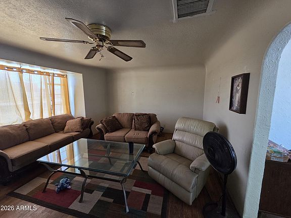 4th image of 618 E 8TH Street