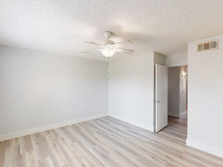 846 Creekside Dr — Photo 14