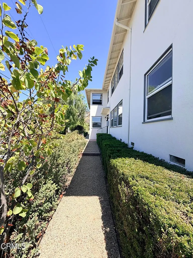 2 bed, 1.0 bath, 1000 sqft, $3,100 — Photo 3