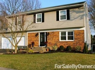 13 Nottingham Ct, Levittown, PA 19054