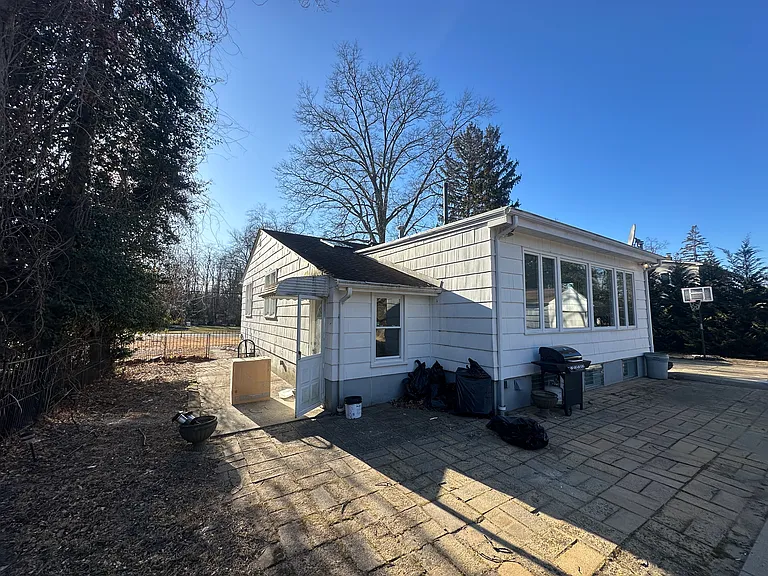 36 Roosevelt Ave — Photo 25