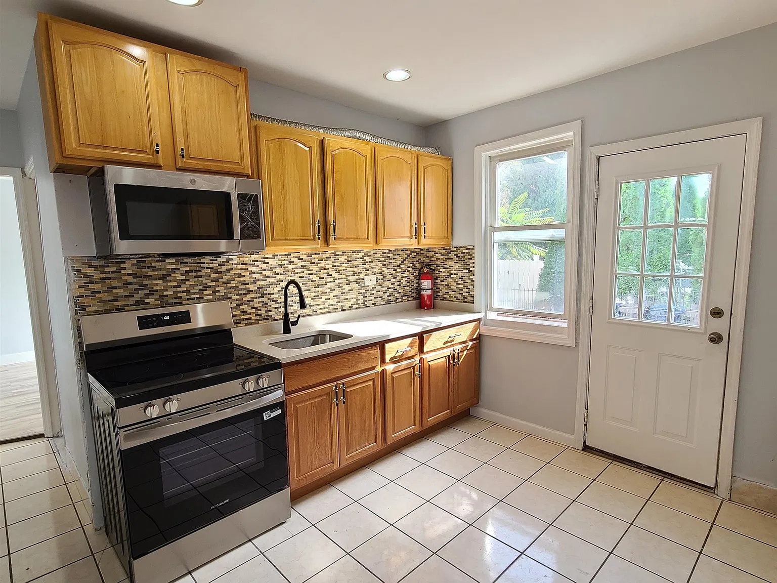 6806 Broadway — Photo 3