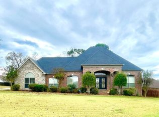 8 Sherman Cv, Maumelle, AR 72113