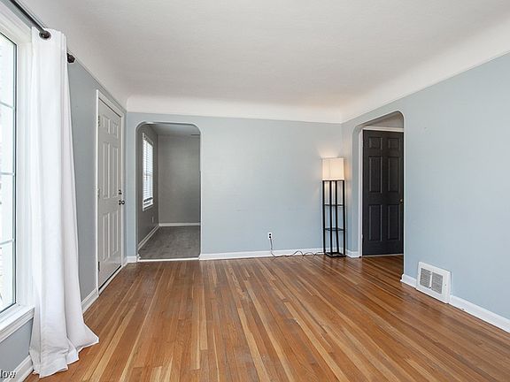 5th image of 150 E 205th St