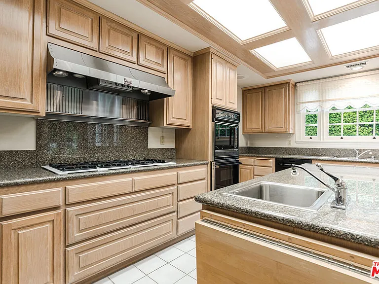 604 N Linden Dr — Photo 18