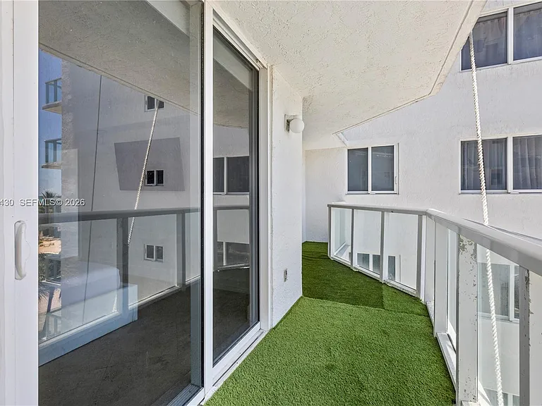 2457 Collins Ave #406 — Photo 16