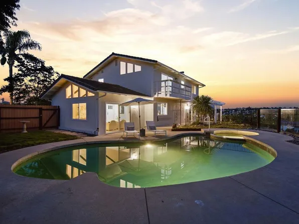 2712 Mateo Pl, Carlsbad, CA 92009