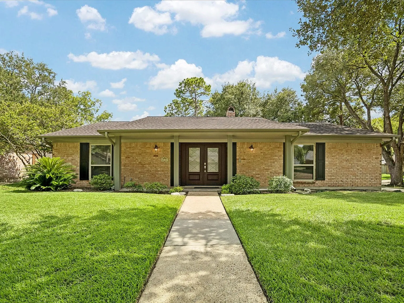 3 bed, 2.0 bath, 1881 sqft, $2,750 — Photo 1