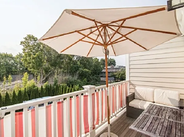 https://photos.zillowstatic.com/fp/614edc8dfa07e159dc779daed4b9912d-p_e.webp