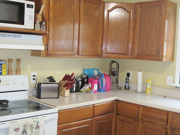 kitchen-ok for table/chairs