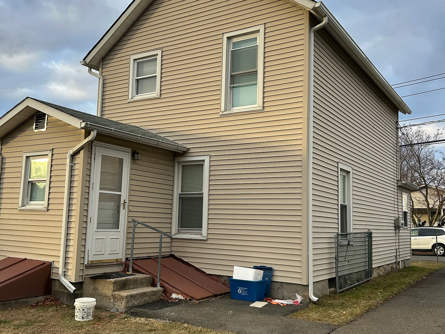 5 bed, 1288 sqft, $4,300 — Photo 4