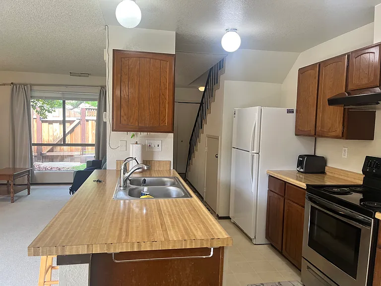 161 Peach Ter — Photo 8