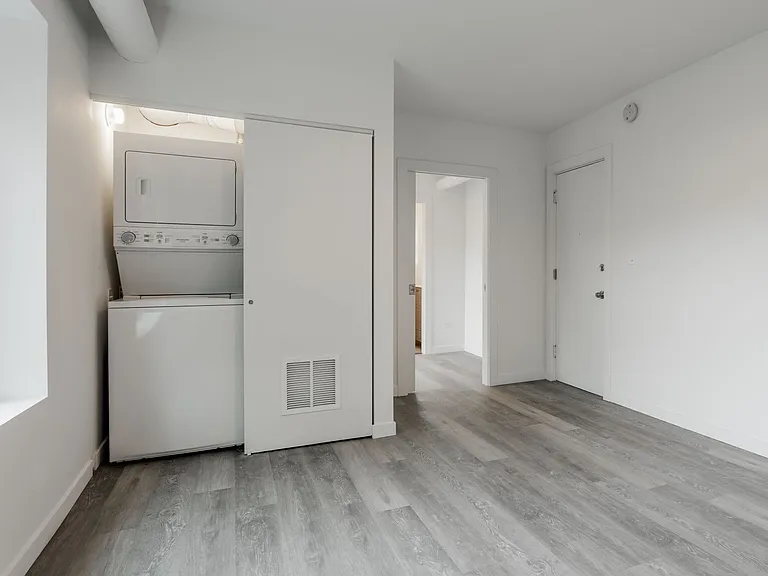 1712 W Glenlake Ave #2E — Photo 4