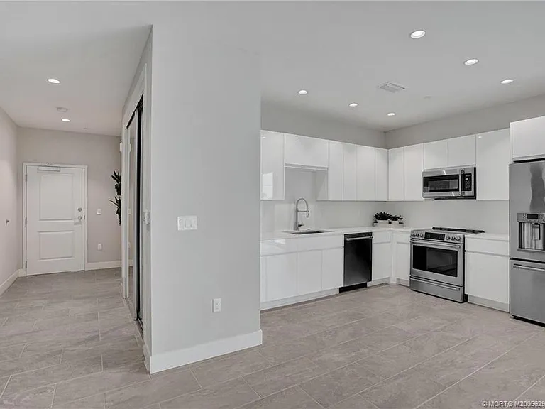 41 Seminole Southwest St #209 — Photo 12