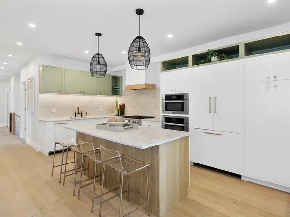 144 Linden St APT A, Wellesley, MA 02482