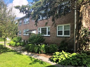 126 Heritage Hill Rd APT D, New Canaan, CT 06840