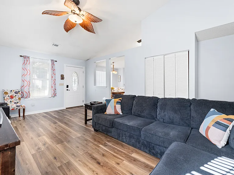 114 Cambridge Rd — Photo 31