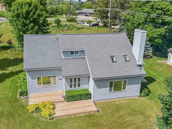 5990 Forest Ave, Harbor Springs, MI 49740