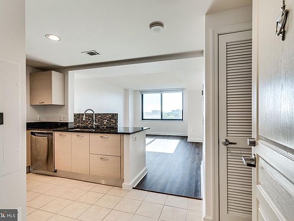3rd image of 2451 Midtown Ave #807