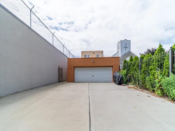 356 Underhill Avenue image 12 of 13