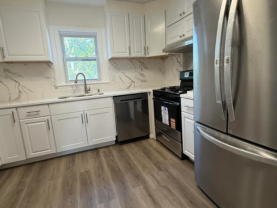 249-251 Main St #251
