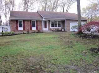 5 Cassie Ct, Mount Sinai, NY 11766