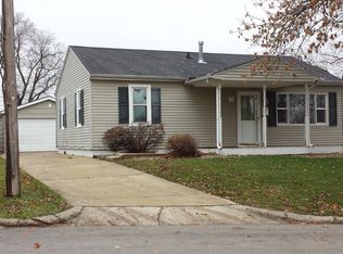 25 Medial Dr, Decatur, IL 62521