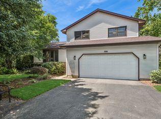 586 N Garfield Blvd, Grayslake, IL 60030