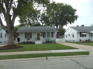 1919 Oakland Ave, Crest Hill, IL 60403