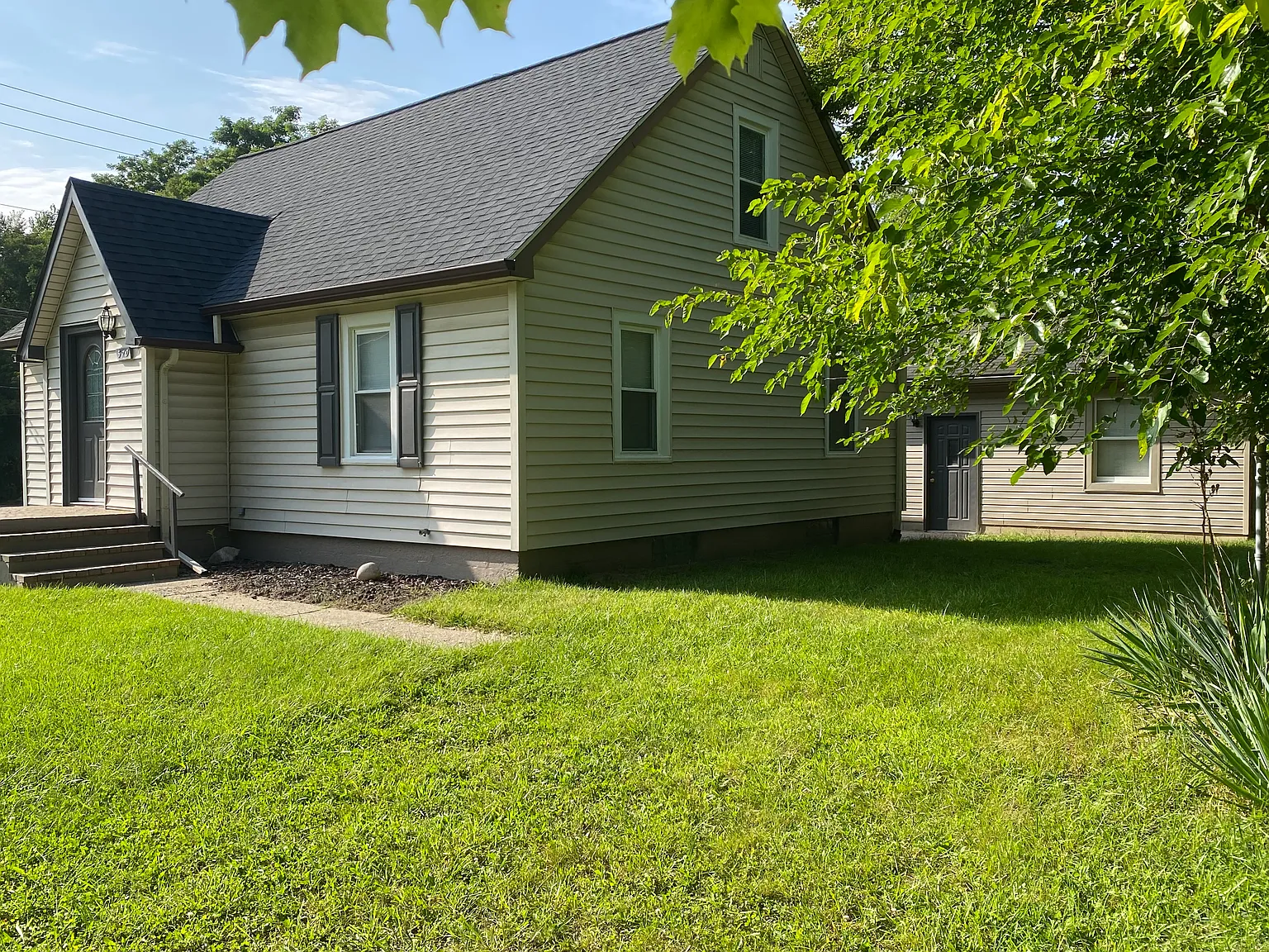 4 bed, 1492 sqft, $2,200 — Photo 2
